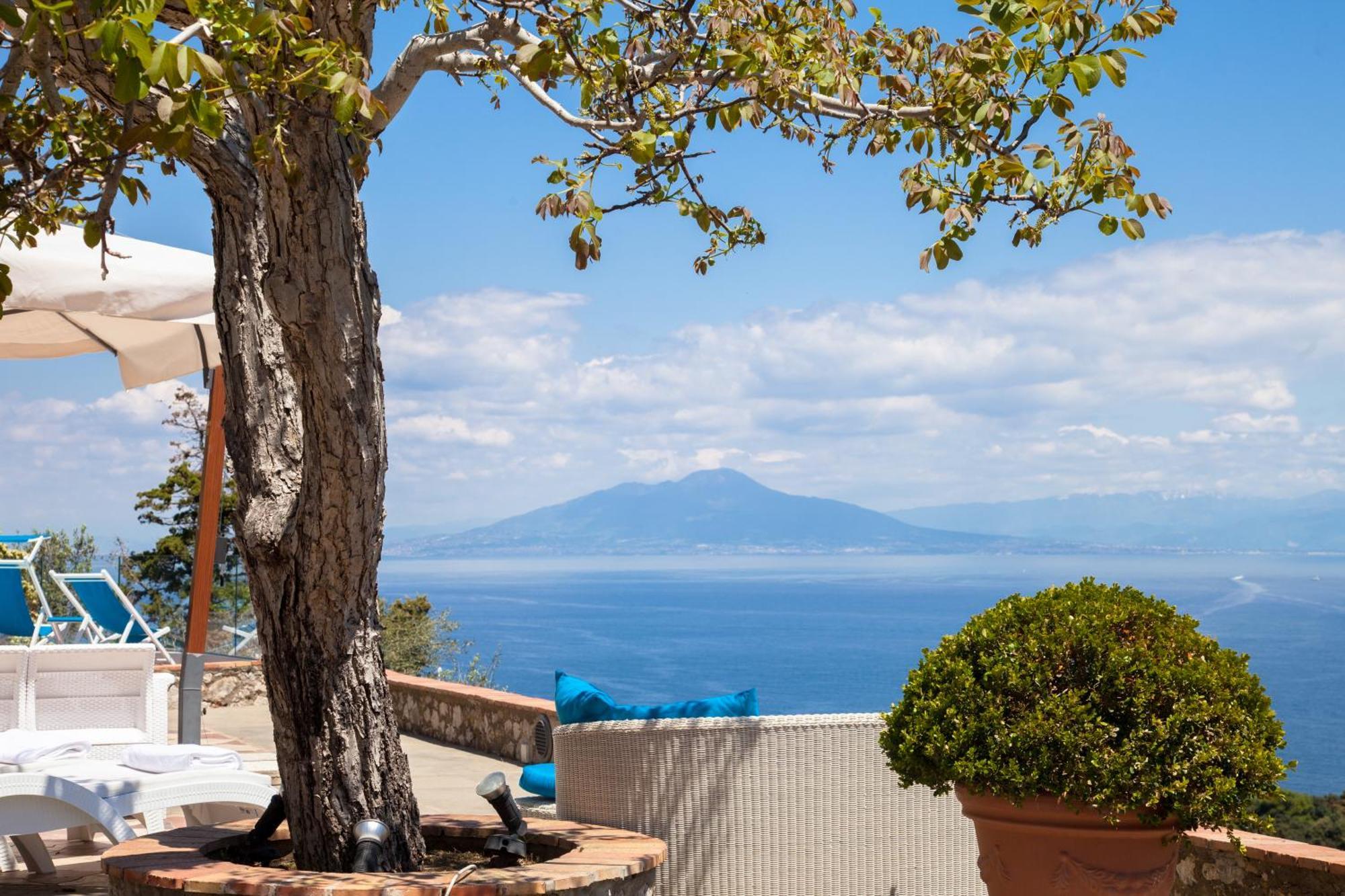 Suite Villa Carolina กาปรี ภายนอก รูปภาพ
